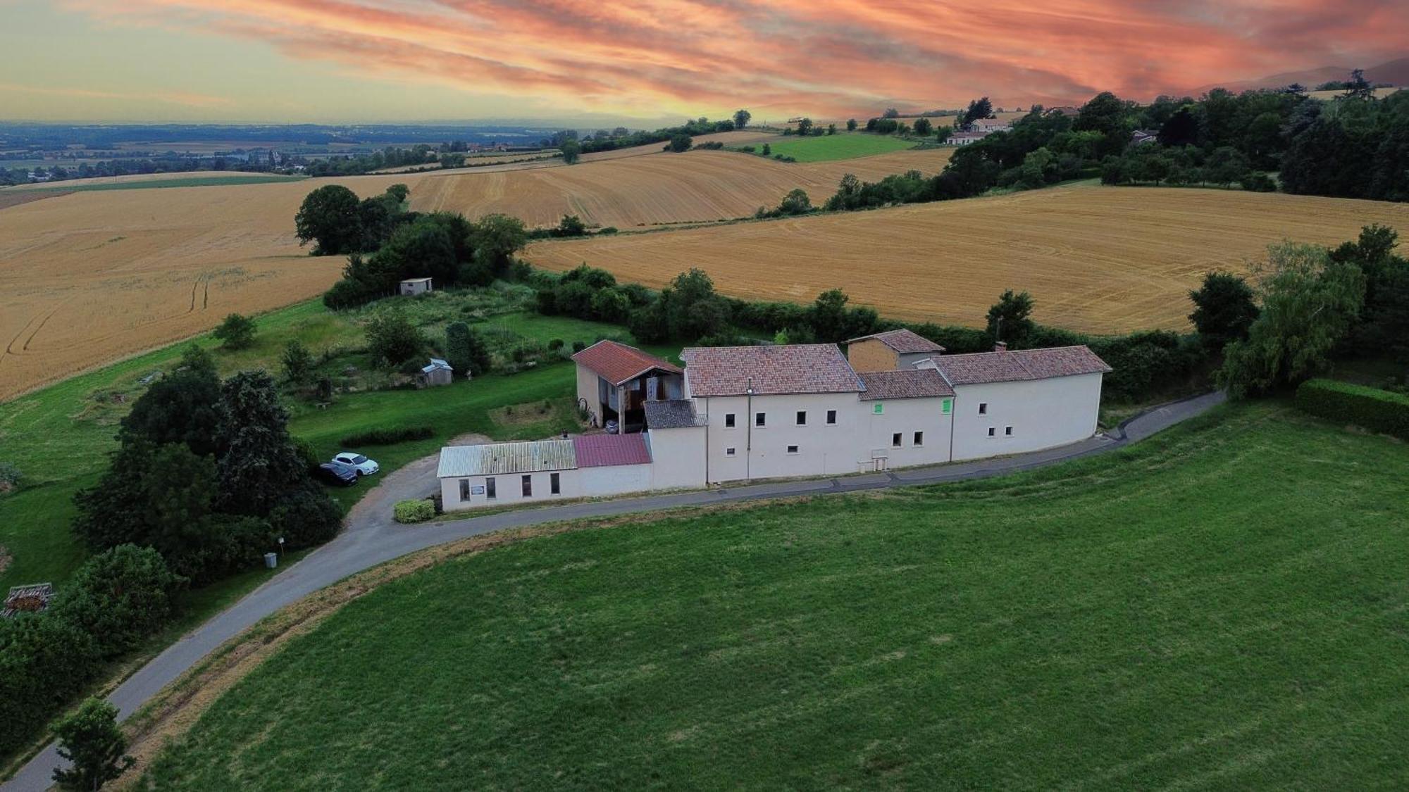 Bed and Breakfast La Ferme Des Cerisiers Reventin-Vaugris Exterior foto